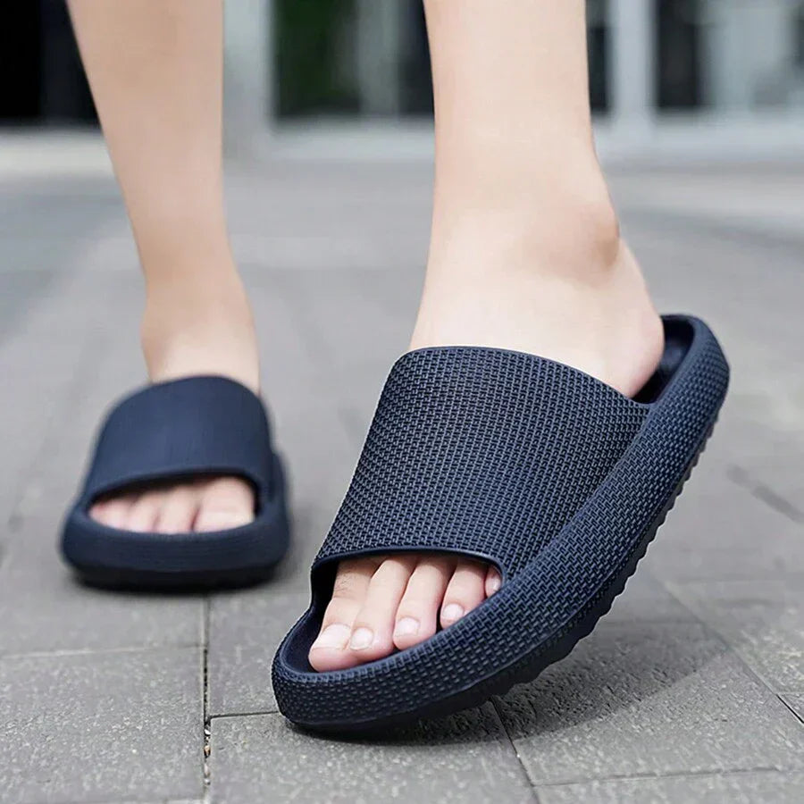 Cloud Slippers for Women and Men,Pillow Slippers Thicken Sole Cloud Cushion Slides Super Comfy Soft Foam Slides Non Slip Shower Bathroom Slides Sandals